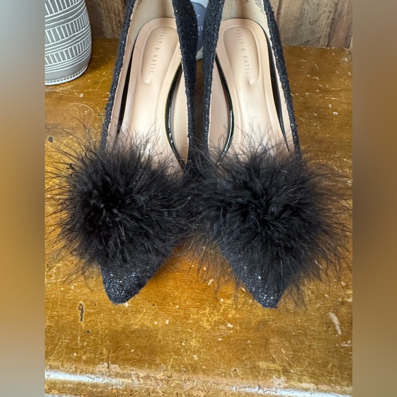 Kelly & Katie Black Heels with Feather Pom-Pom - Size 8 1/2 - Picture 4 of 10